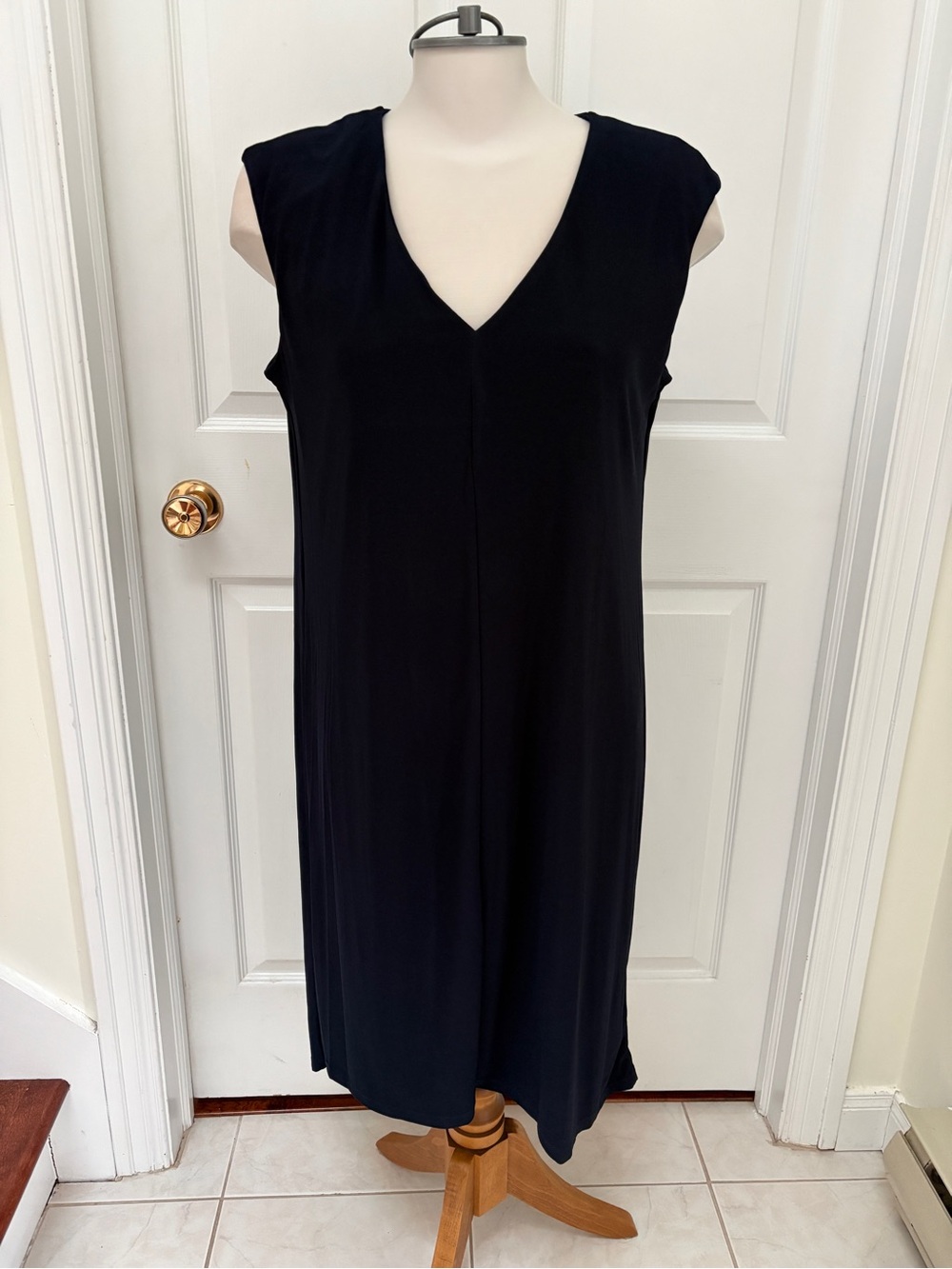 NWOT Emma & Michele Black V-Neck Midi Dress ladies large